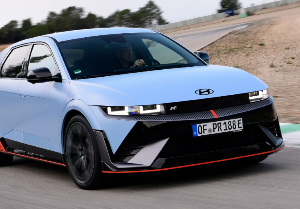 Leasing an Electric Car in 2025: What You Need to Know